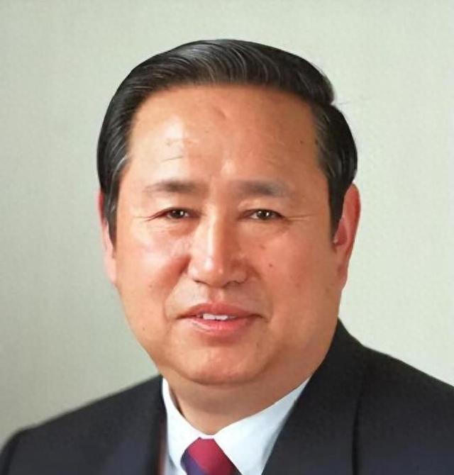 他是人民的好总理，65岁官至副国级，一生清廉，晚年捐出200万！