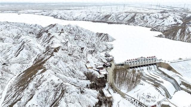 金塔县鸳鸯池水库雪景美如画