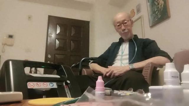 港星因病留院两月靠氧气机生活,81岁终生未婚,曾与汪明荃有过恋情
