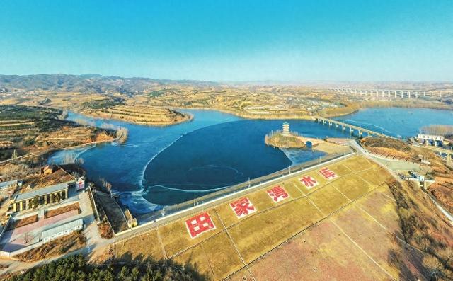 晋中市榆次区田家湾水库构成一幅景致独特的冬日画卷