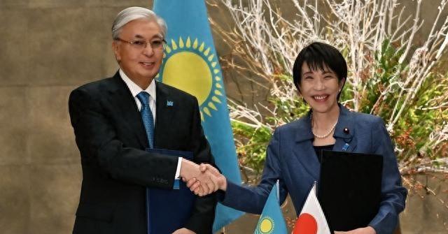 日本天皇亲自出山，对中国的反击正式开始，高市早苗憋出了一妙计