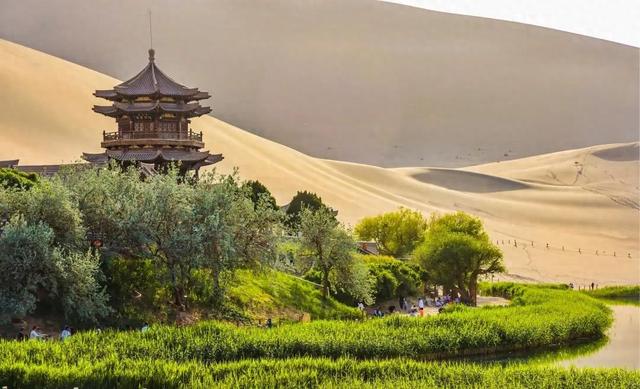 轻装而来 洁净而归 鸣沙山月牙泉环保倡议书