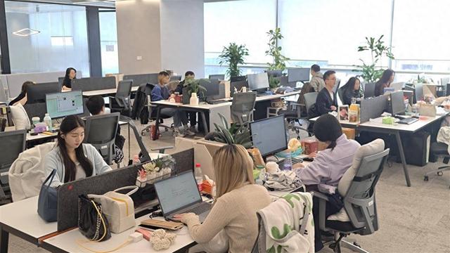 每天一杯咖啡的价格，就能拥有一个工位