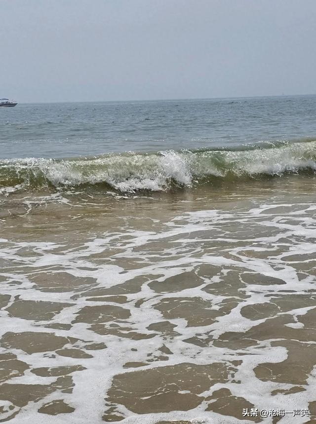 大海的脸，有温柔，让你尽情的游玩，有咆哮，让你顿生恐惧的心
