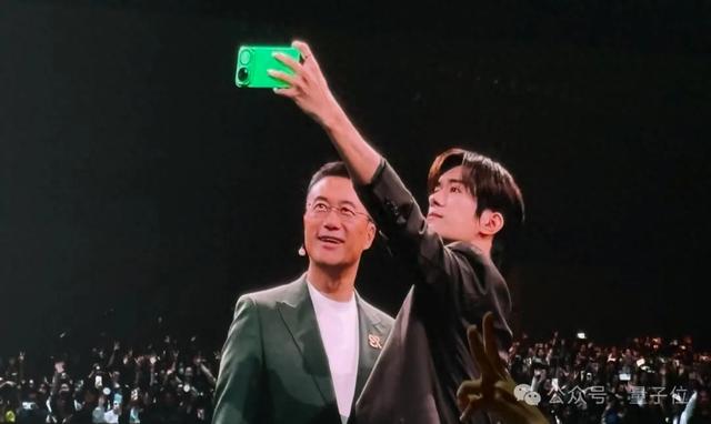 易烊千玺的华为绿手机,真的AI了