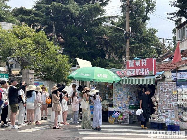 多部影视剧在此取景！青岛鱼山路一家开了18年的小商店成热门打卡点