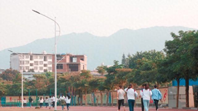 多地学校发布新放假通知