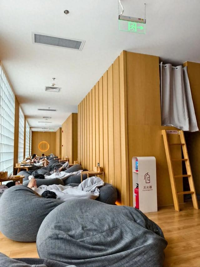 一年花费上万，年轻人迷上“澡堂子”