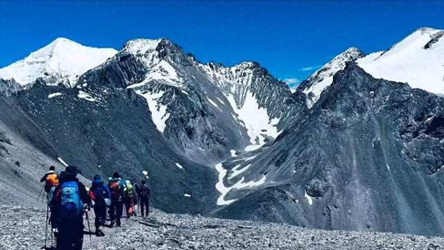 驴友徒步乌孙古道，无视牧民警告强行过河，结果家属将多方起诉