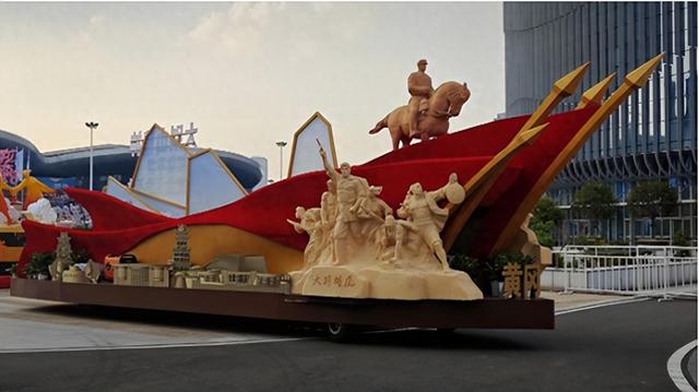 湖北美术学院教师参与2025中国文化旅游产业博览会花车设计