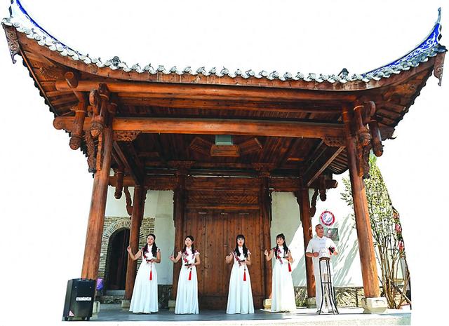 建瓯铁井栏-紫芝街打好“文化牌”，让古城焕发生机活力——古韵新章，激活消费新动能