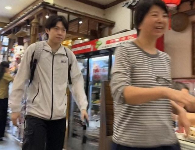 王楚钦吃饭上“热搜”后续，国乒的"第二食堂" 网友道出最大受益人
