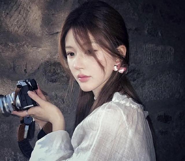 虞书欣新戏引爆娱乐圈，赵露思感受到压力，开始密集人脉布局