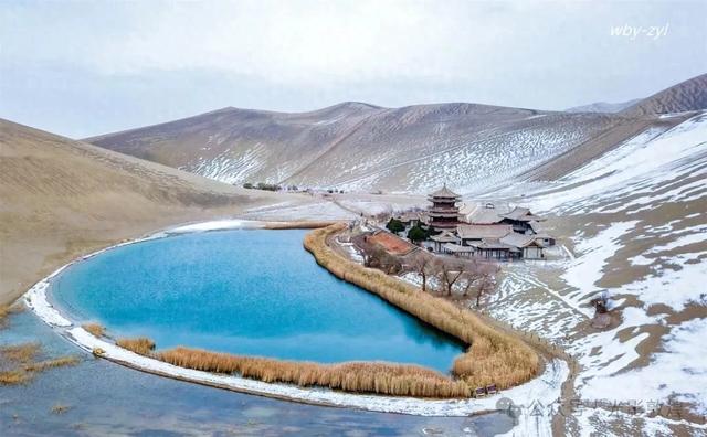 大漠敦煌2025年初冬雪景美如画