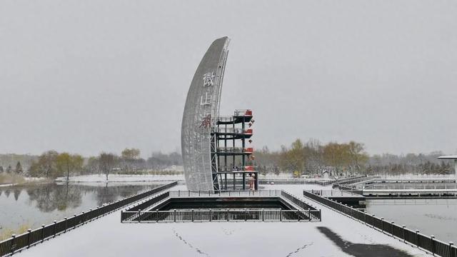 银装素裹-——红荷湿地的冬日雪韵