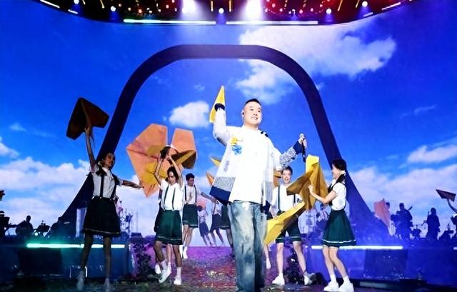 一场演唱会，揭露岳云鹏现状！如今再看，才明白郭德纲布局太久