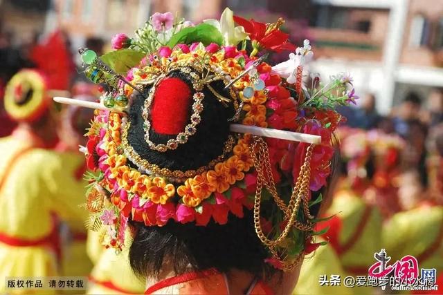 蟳埔簪花围：海风摇曳的“头上花园”