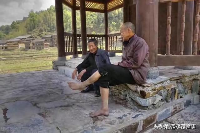 1982年，我爸把铁饭碗让给了二叔，如今二叔一家却要养我们三代人