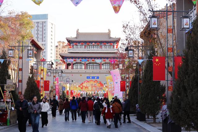 甘州府城：一半是人间烟火，一半是菊韵诗魂