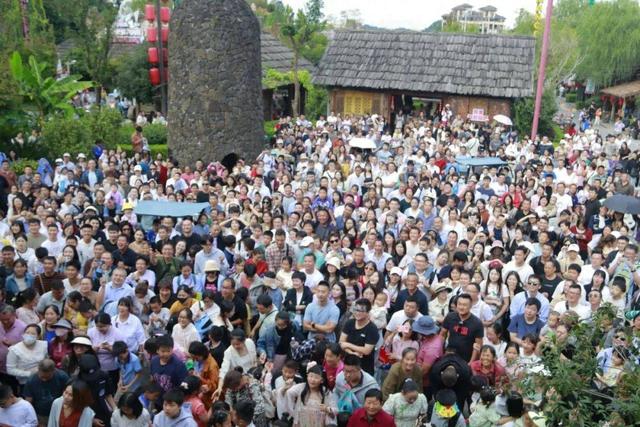 国庆假期仅剩2天，全国最堵10大景区出炉：一眼望不到边的人头！