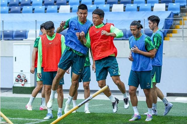 国安官宣重磅续约！36 岁双核再战一年，不是情怀是真刚需，球迷：这操作太明智