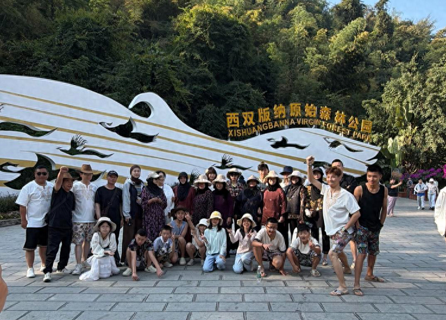 一家三代35人的“春节大巴”：14天自驾6000公里