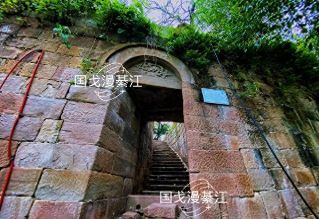 解锁：綦江“歪门”古寨，深藏多重玄机，还有顶流的艺术！
