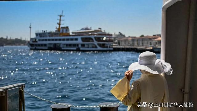 伊斯坦布尔的挚爱渡轮：连接两大洲的标志性航船