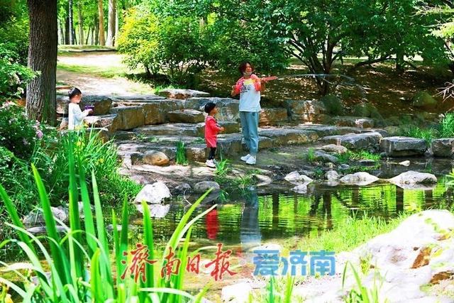 公园漫步邂逅秋日浪漫