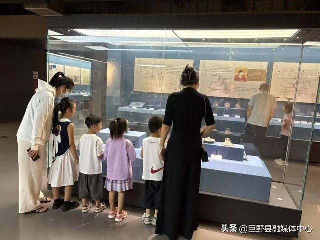 麟山社区：巨有趣 童欢乐