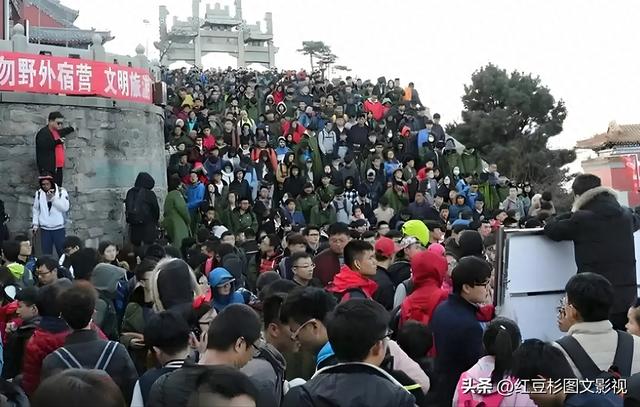 “全世界都知道中国人放假了!” 看14亿中国人如何用脚步丈量地球?