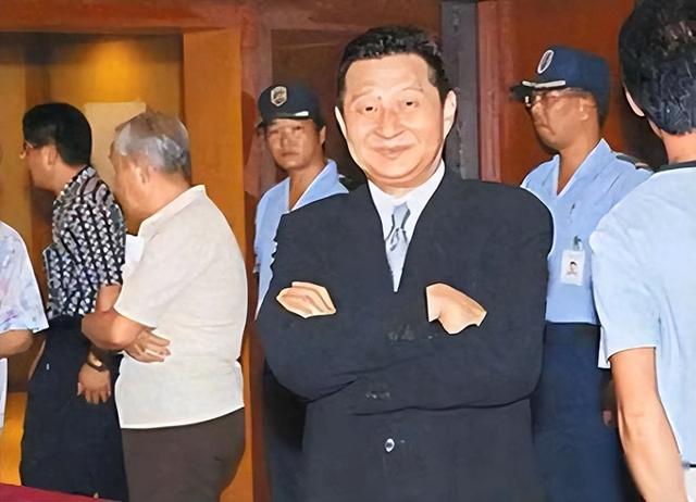 包养情人无数，娶初中同学女儿为妻，玩老婆闺蜜，嗜色如命的富豪