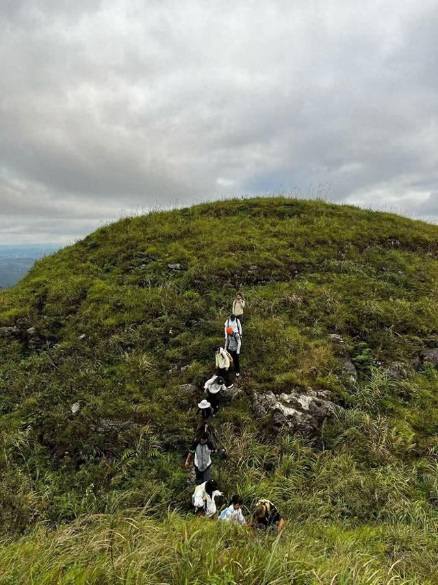 六盘水“周末山友团”用脚步丈量云端