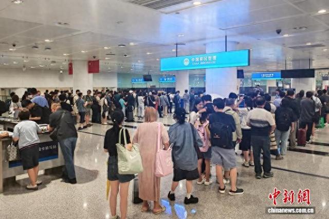 跨境游双向火热 大连机场口岸暑运出入境客流创五年新高