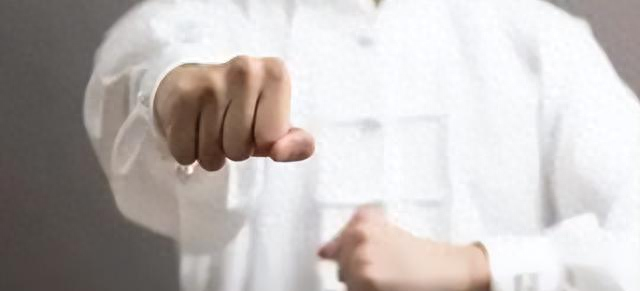 练拳总耸肩夹肘？4步做到真沉肩坠肘，劲不卡脖子。