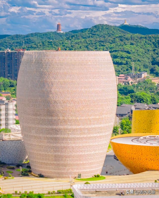 湖南与江西交界有座小城，被称为千年瓷都，去过的人赞不绝口