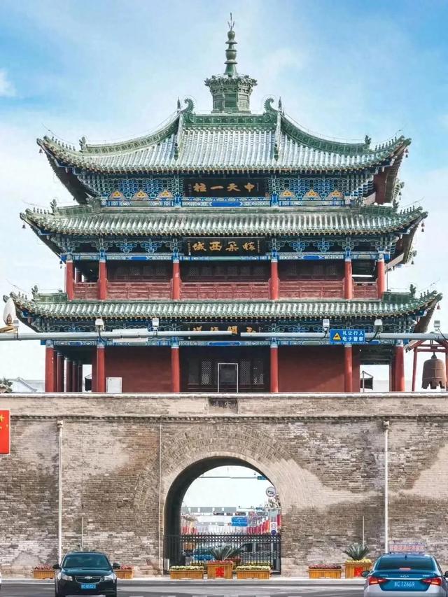 金昌：戈壁花海撞上火星秘境，这座西北小城颠覆你的想象！