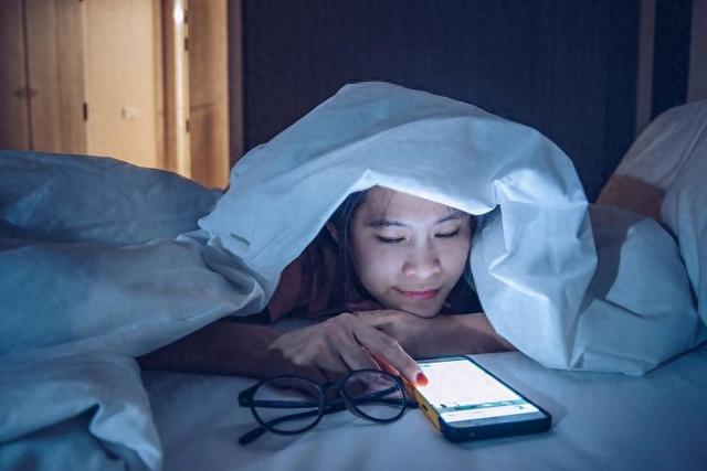 为什么黄色网站能让你免费看？看清真相后，你还敢继续浏览吗？