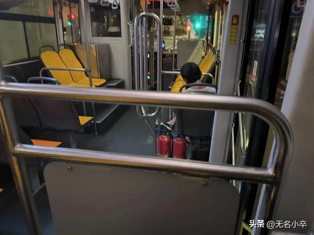 广西南宁公交车这三个操作真的是绝了，应该全国都推广