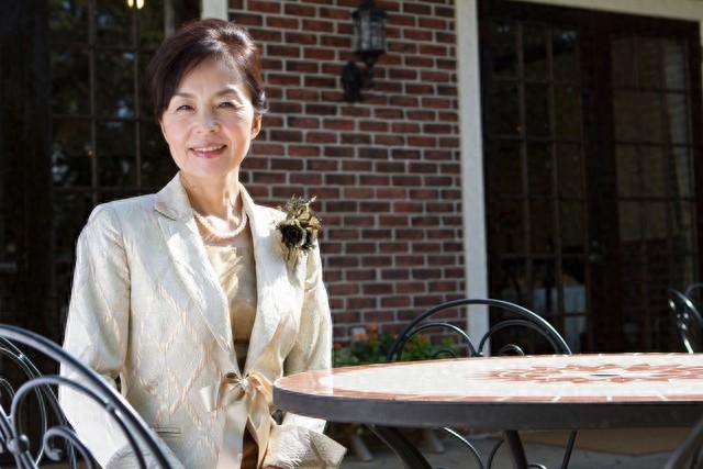 别犟！女人一过50岁	，里里外外的变化，任谁都躲不掉！