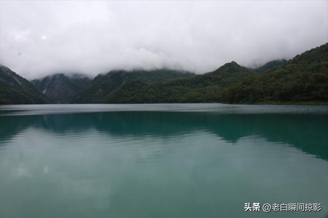 文县天池，深山峡谷中被秋天吻过的仙境