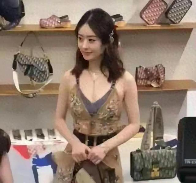 天呐!我第一次看到赵丽颖穿这么性感!皮肤好白 身材简直好到犯规