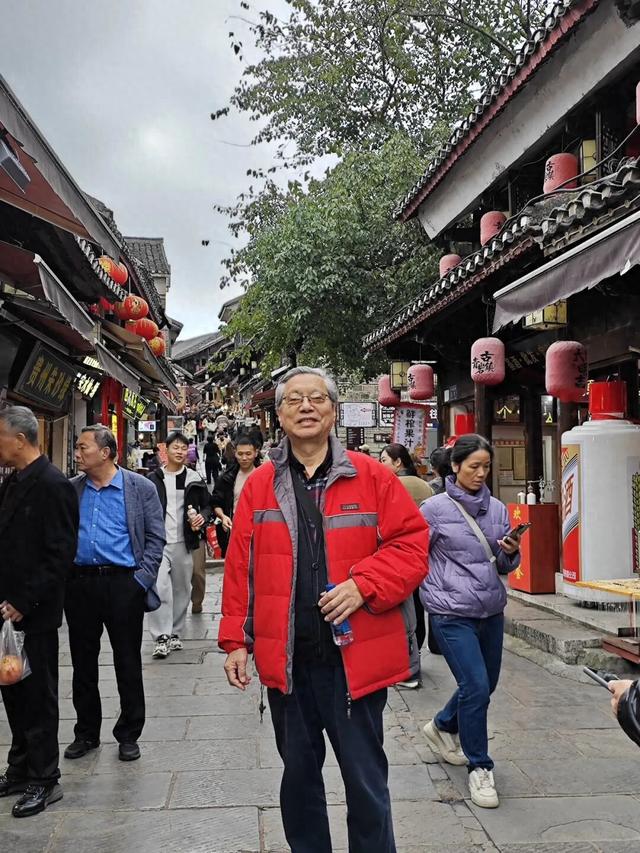 游览青岩古镇，啃上了“状元猪蹄”