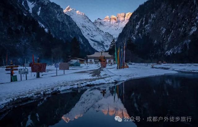 云南旅游-雨崩 | 赏梅里日照金山,徒步世外桃源雨崩村