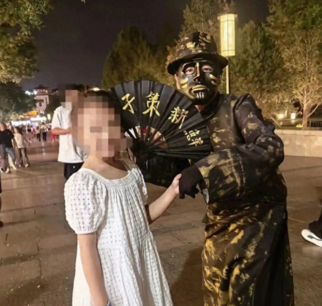 来西安大唐不夜城旅游，一定要警惕：“拍照陷阱”！