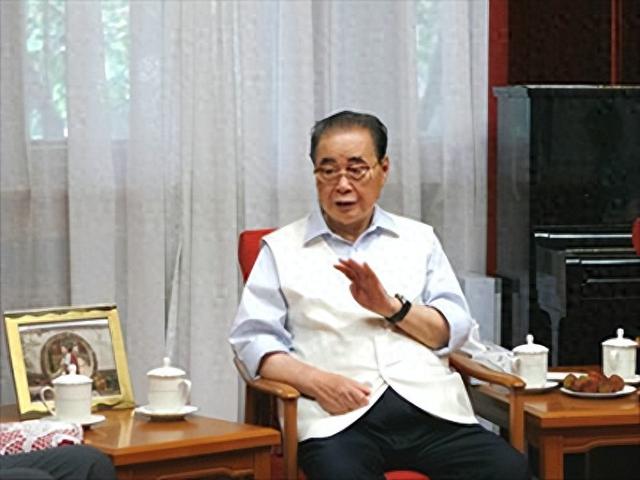 原国务院总理李鹏：外界传闻自己是周总理养子的说法，并不正确