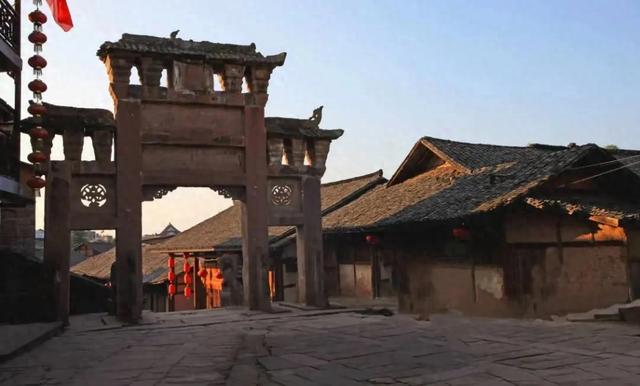 四川有座低调的千年古镇,历史悠久、风景宜人,充满烟火气