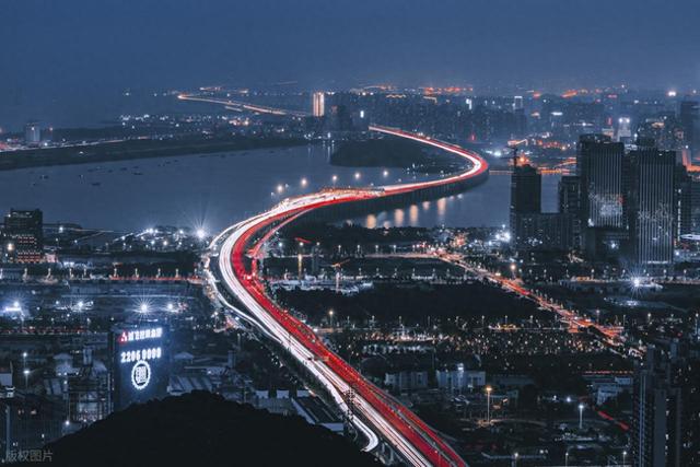 深圳把人看懵了：地铁像方便面，海山一伸手就到