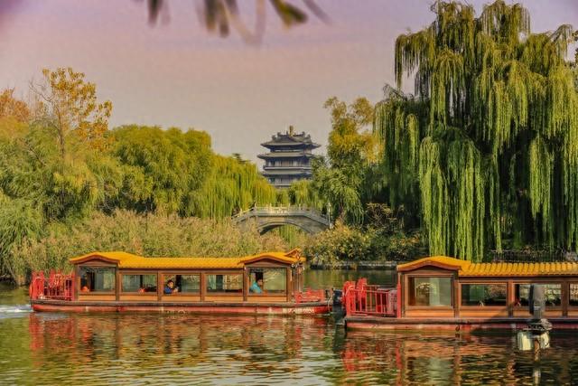 老两口自驾游济南，来的值了