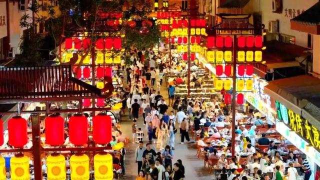 【当好东道主 办好文博会 】敦煌夜市：打造安全优质环境 喜迎文博盛会